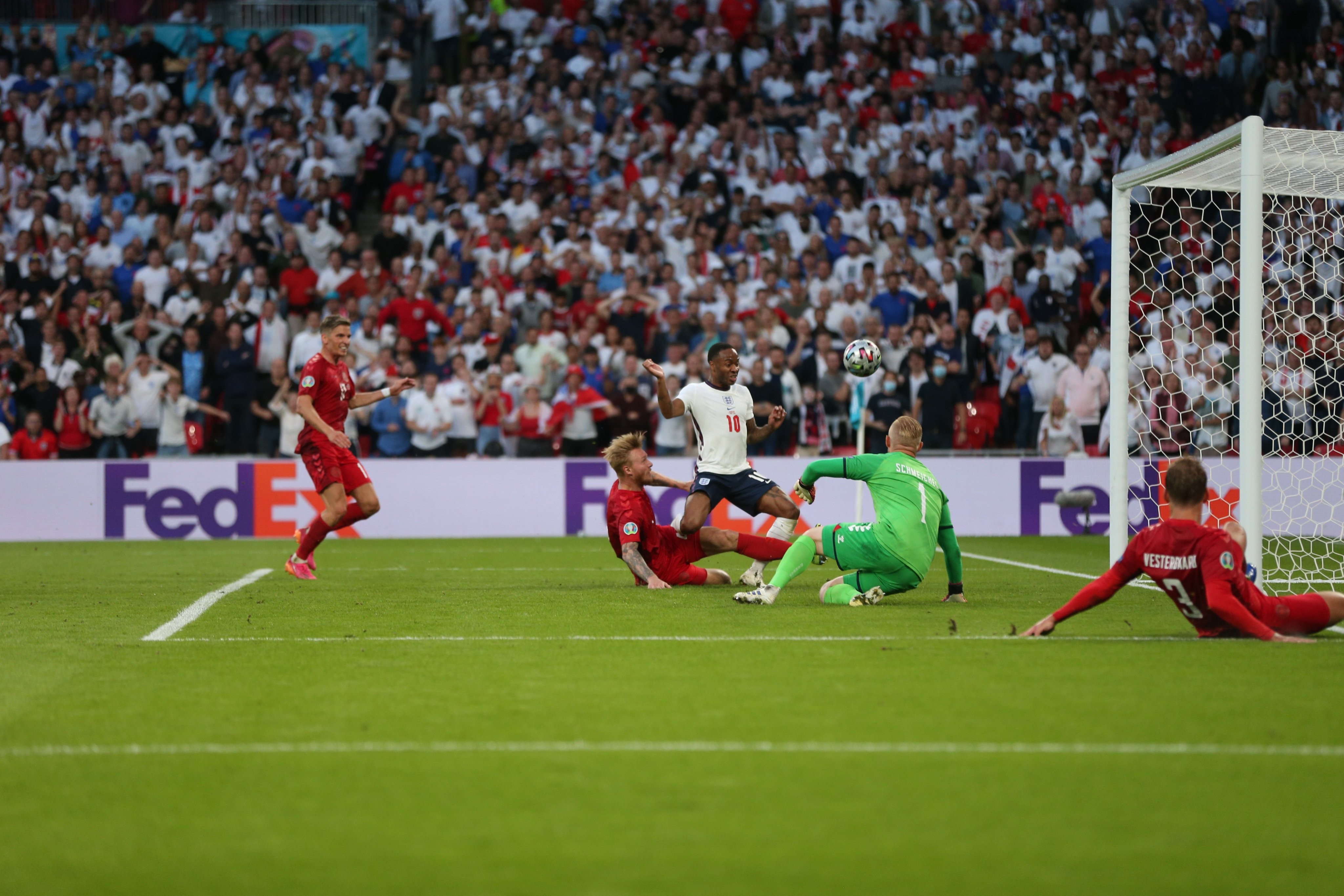 England expects. Чемпионат UEFA. УЕФА Англия. Автогол Англия Дания. Кубок UEFA 2020.